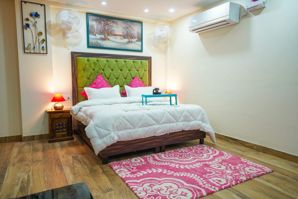 Lime Tree Hotel Near 32nd Avenue